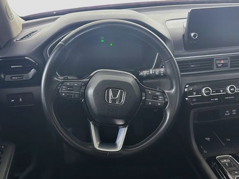 Used 2024 Honda Pilot Touring image 17