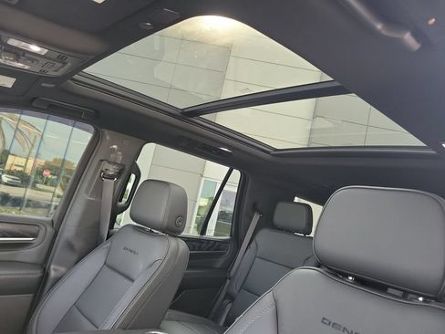 Used 2021 GMC Yukon Denali w/ Denali Premium Package AWD/4WD image 29