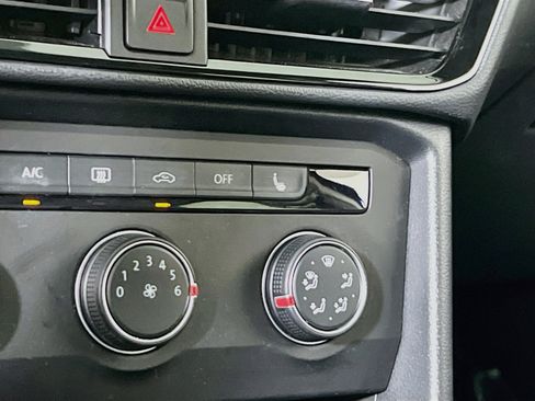 Used 2022 Volkswagen Taos SE FWD image 19