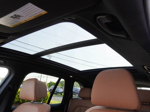 Used 2021 BMW X5 xDrive40i w/ M Sport Package AWD/4WD image 13