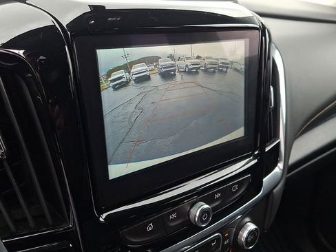 Used 2018 Chevrolet Traverse LT FWD image 17