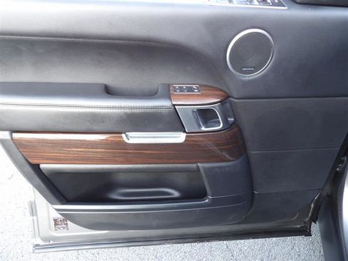 Used 2016 Land Rover Range Rover HSE image 11