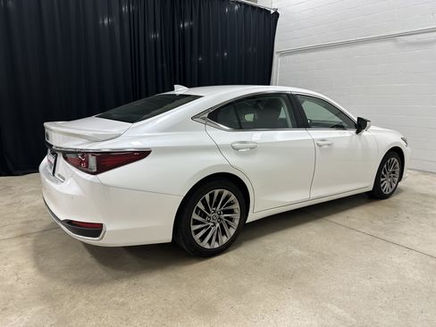 Certified 2025 Lexus ES 300h w/ Technology Package FWD image 10