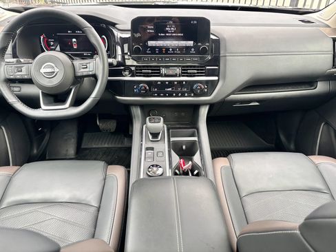 Used 2025 Nissan Pathfinder Platinum AWD/4WD image 11