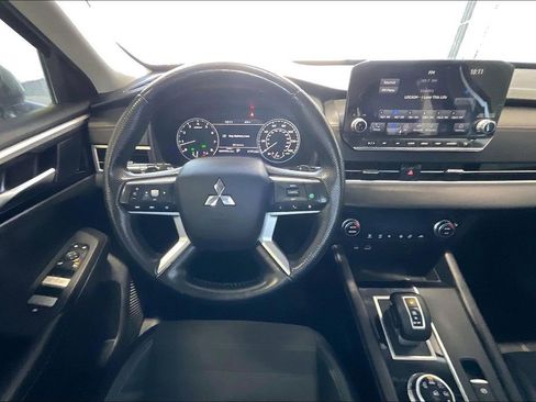 Used 2022 Mitsubishi Outlander SE image 5