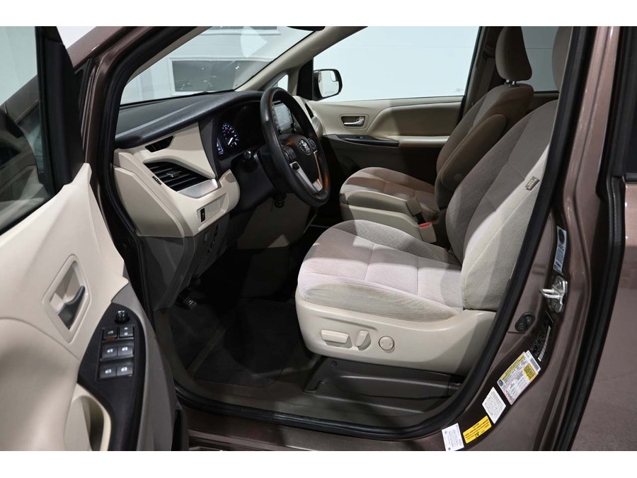 Used 2020 Toyota Sienna LE FWD image 13