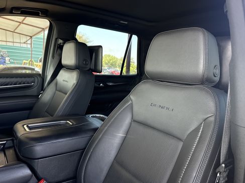 Used 2023 GMC Yukon Denali AWD/4WD image 10