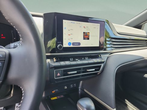 Used 2025 Toyota Camry SE w/ Convenience Package FWD image 11