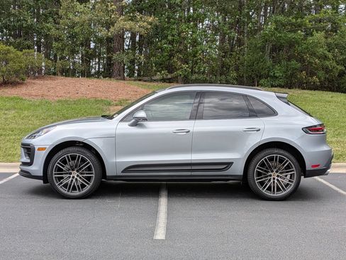Certified 2026 Porsche Macan AWD/4WD image 2