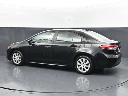 Used 2026 Toyota Corolla LE FWD image 3