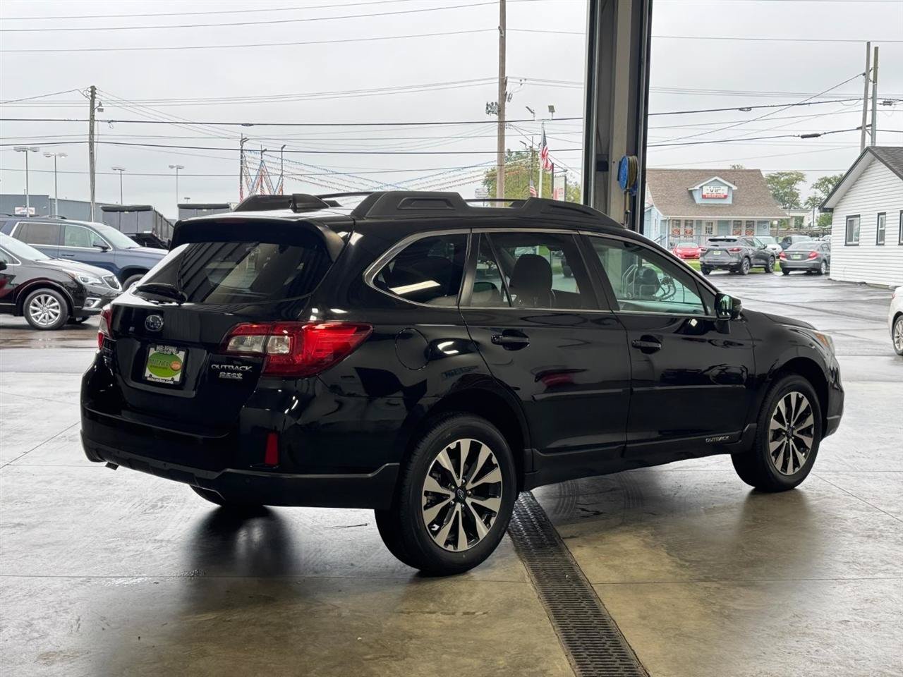 Used 2017 Subaru Outback 2.5i Limited AWD/4WD image 3