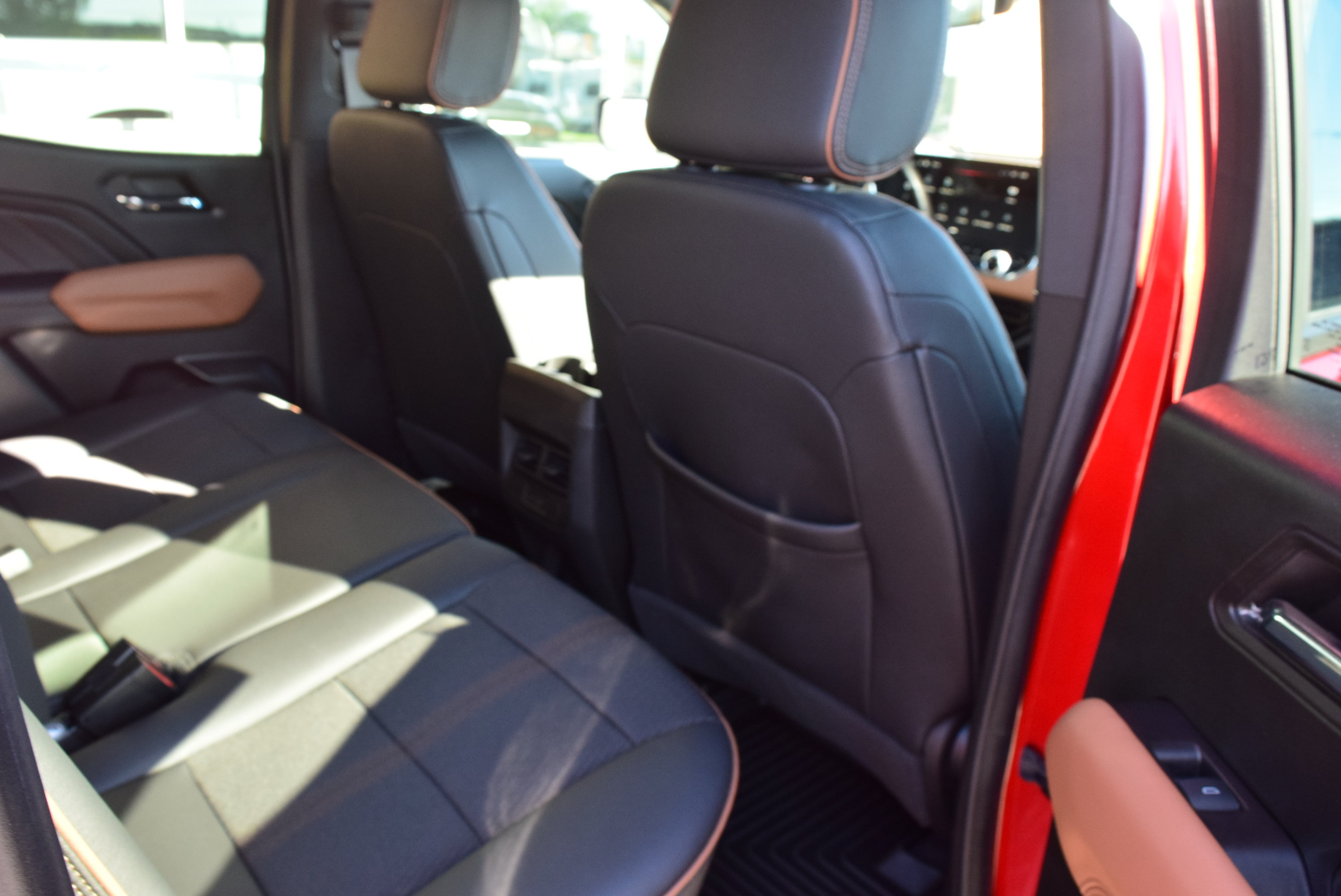 Used 2024 GMC Canyon AT4 AWD/4WD image 7