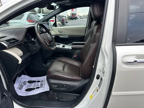 Used 2021 Toyota Sienna Platinum image 9