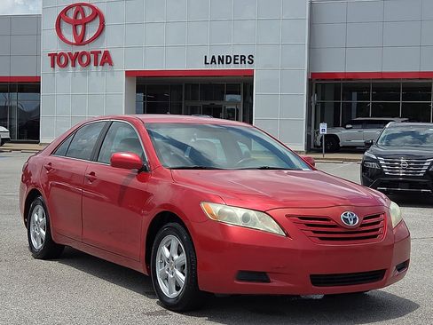 Used 2009 Toyota Camry LE FWD image 1