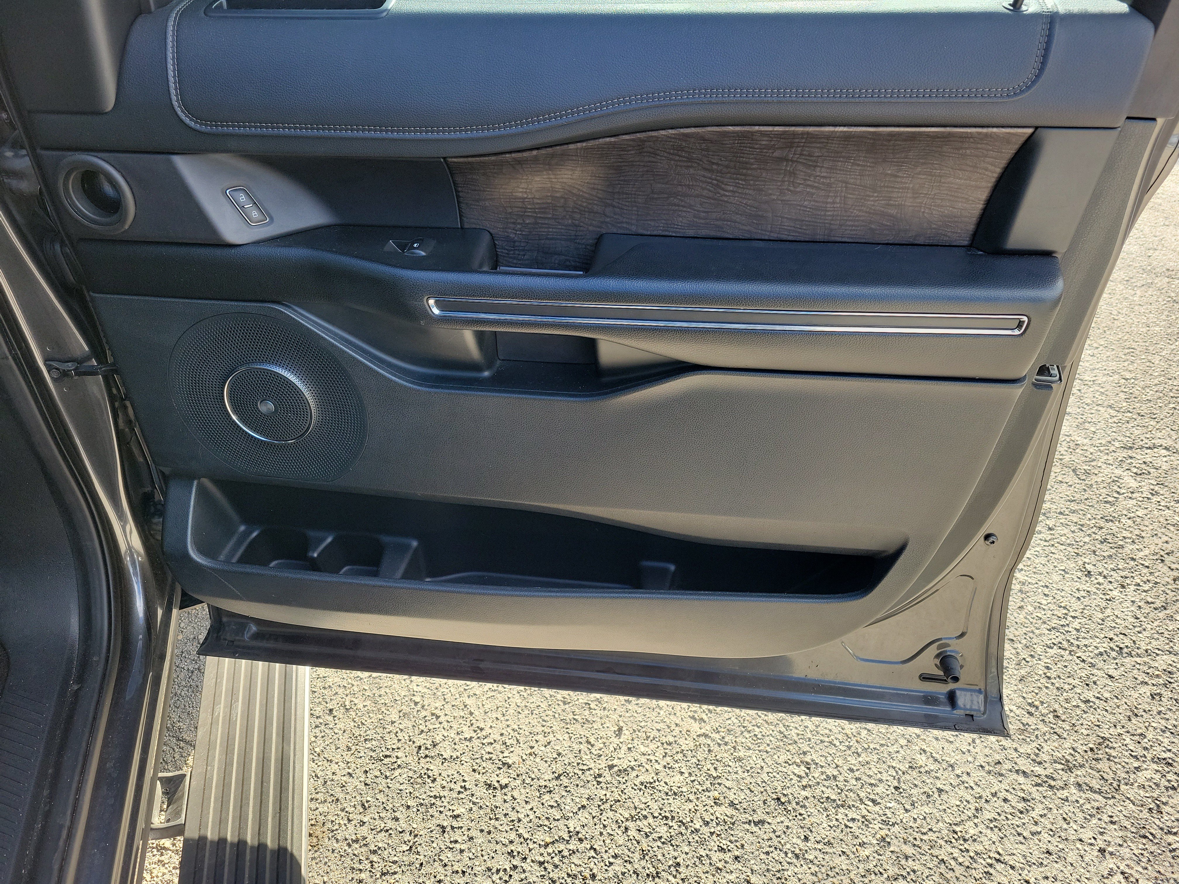 Used 2021 Ford Expedition Limited RWD image 11