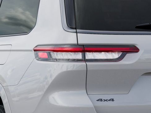 New 2026 Jeep Grand Cherokee L Summit image 9