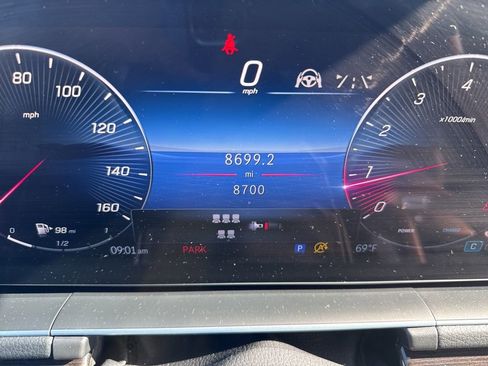 Used 2025 Mercedes-Benz GLS 450 4MATIC image 10