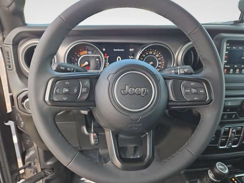 Used 2023 Jeep Gladiator Sport AWD/4WD image 18