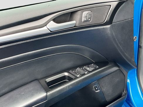 Used 2019 Ford Fusion Titanium image 17