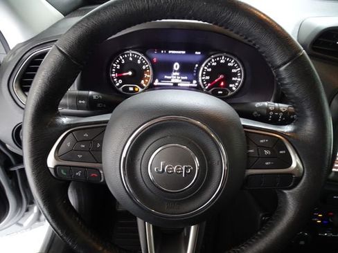 Certified 2022 Jeep Renegade Latitude w/ Convenience Group AWD/4WD image 6