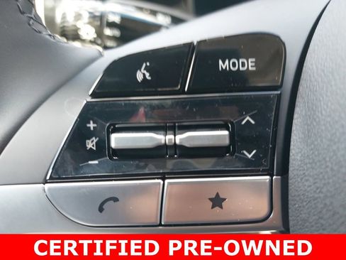 Used 2025 Hyundai Elantra Limited FWD image 17