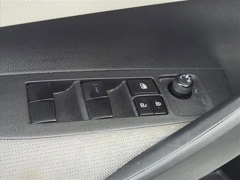 Used 2022 Toyota Corolla L image 8