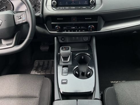 Used 2025 Nissan Rogue SV FWD image 14