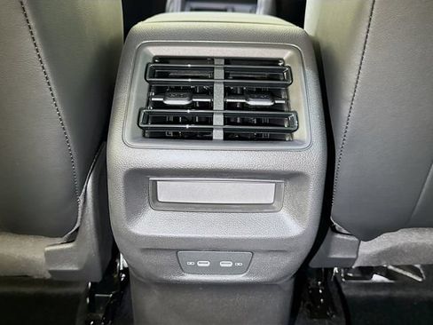New 2026 Volkswagen Tiguan SE FWD image 13