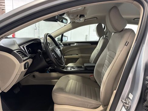 Used 2020 Ford Fusion SE image 9