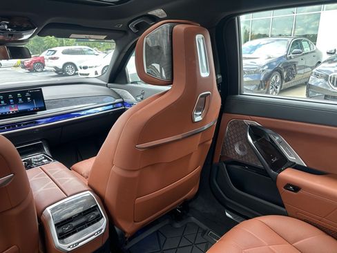 Used 2025 BMW 740i w/ Executive Package RWD image 23