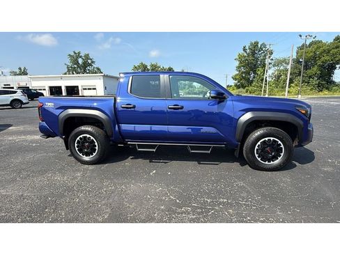 Used 2024 Toyota Tacoma TRD Off-Road w/ TRD Off Road Premium Package AWD/4WD image 8