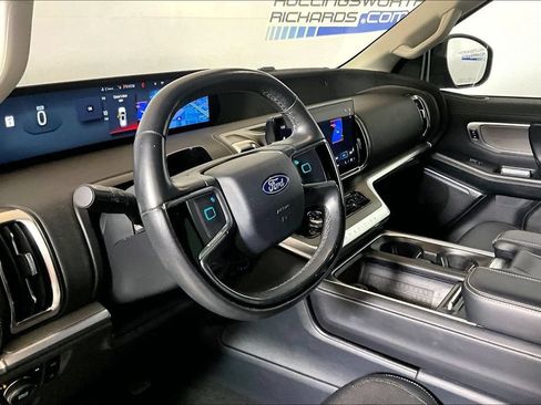 Used 2025 Ford Expedition Platinum AWD/4WD image 10