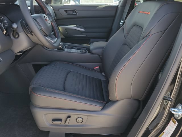 Used 2026 Nissan Pathfinder Rock Creek w/ Rock Creek Premium Package AWD/4WD image 6