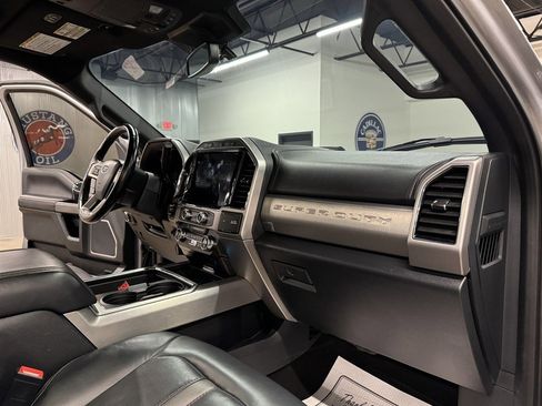 Used 2022 Ford F250 Platinum w/ Tremor Off-Road Package image 39