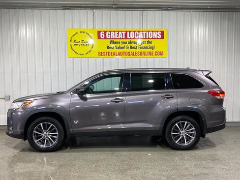 Used 2019 Toyota Highlander XLE image 3