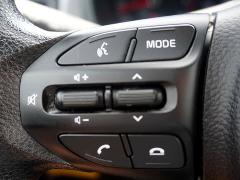 Used 2023 Kia Rio LX image 27