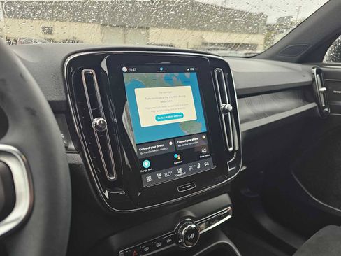 Certified 2023 Volvo XC40 Recharge Ultimate w/ Protection Package Premier image 29