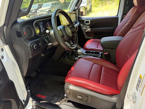 Used 2024 Jeep Wrangler Unlimited Rubicon 392 AWD/4WD image 20