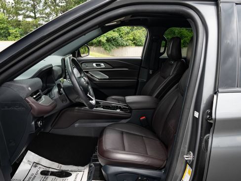 Used 2025 Ford Explorer Platinum AWD/4WD image 14