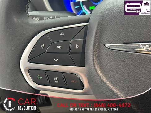 Used 2024 Chrysler Pacifica Limited FWD image 58