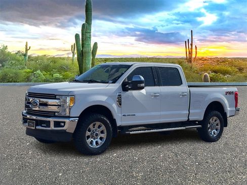 Used 2017 Ford F250 Lariat w/ Chrome Package image 9