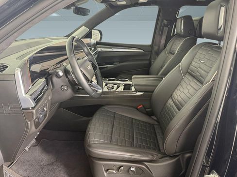 Used 2025 Cadillac Escalade ESV V AWD/4WD image 5