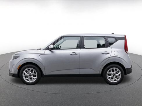 Used 2025 Kia Soul LX w/ LX Technology Package FWD image 4