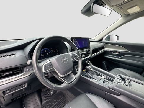 Used 2024 Toyota Grand Highlander XLE FWD image 9