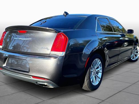 Used 2017 Chrysler 300 C image 11