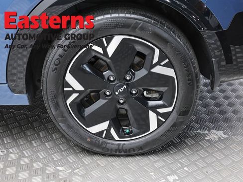 Used 2023 Kia Niro Wind w/ Wind Preserve Package FWD image 8