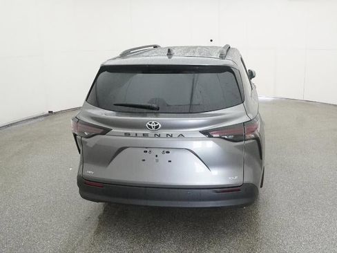 New 2026 Toyota Sienna XLE image 7
