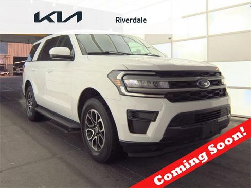 Used 2024 Ford Expedition XLT image 1