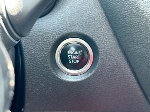 Used 2025 Toyota Corolla SE FWD image 18