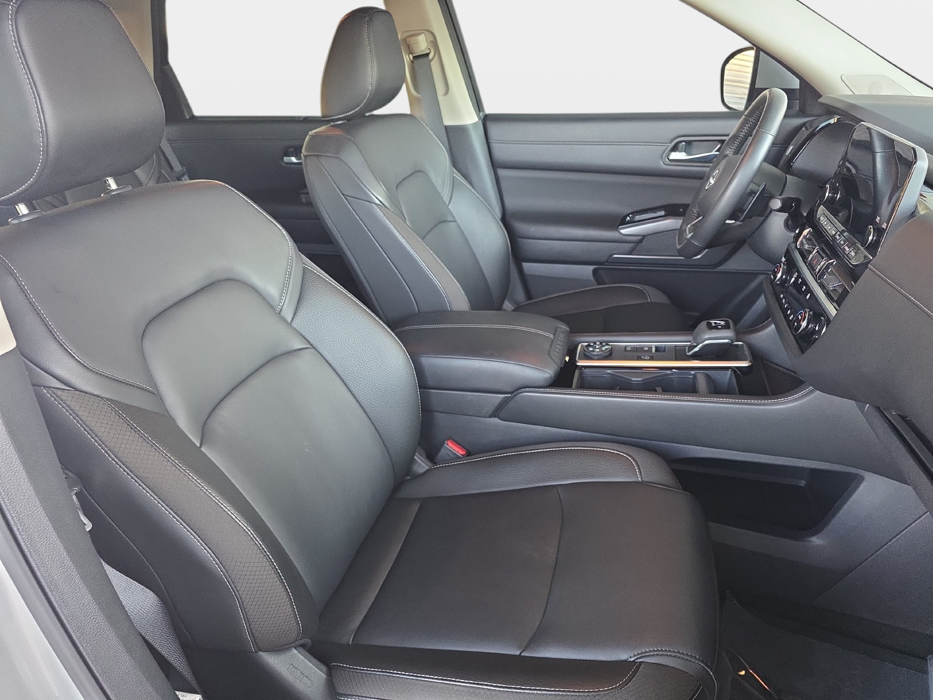 Used 2025 Nissan Pathfinder SL w/ SL Premium Package AWD/4WD image 10